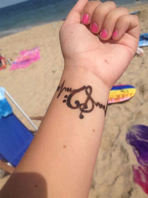 Makes a divine heartbeat tattoo on the wrist to flaunt it. Music heartbeat henna tattoo | Tattoos, Henna tattoo ...