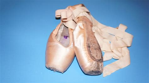 Making sure your pointe shoes fit properly is of the utmost importance. Used Freed Classic Pro Anchor Maker 4.5XX/6.5 Pointe Satin ...