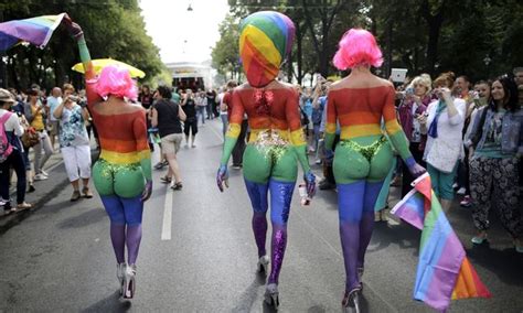 Am samstag zog die regenbogenparade bereits zum 24. Regenbogenparade in Wien « DiePresse.com