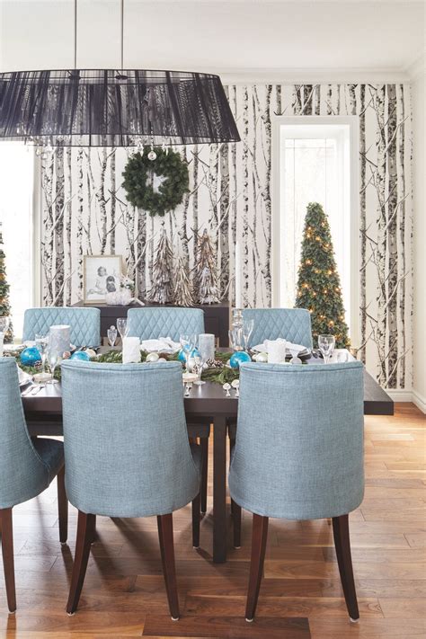 It's the final christmas in the. Blue Christmas! A holiday dining room in shades of blue ...