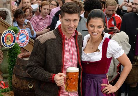 Robert lewandowski & his wife anna take a helicopter to. Bayern Munich Players Say Cheers at Oktoberfest | Photo ...