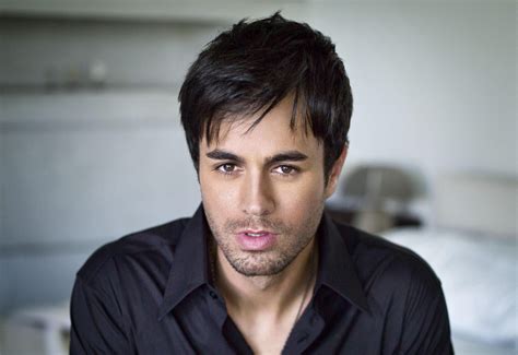 He has collaborated with megastars such as pitbull, whitney houston, lionel richie, juan luis guerra, marco antonio solis and more. Enrique Iglesias cruza los cielos en helicóptero ...