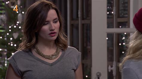 Filmkenner dennis alink spreekt hoofdrolspelers barbara sloesen en jan kooijman over hun rol in de nieuwe speelfilm 'alles is zoals het zou moeten zijn'. Barbara Sloesen - Vidcaps