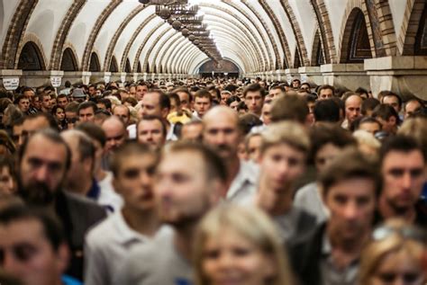 Киев расположен на континенте европа. В Госстате подсчитали, сколько человек проживает в Киеве ...