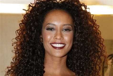 Ela está nessa foto com o cabelo alizado e cortado! tais araujo- michele brau - Pesquisa Google | Cabelo ...