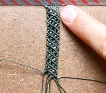 Pdf pattern macrame pod planter, macrame plant hanger tutorial, digital download, air plant nest cosy pod pattern. Makramee Armband \\ Diagonales Pattern \\ Anleitung ...