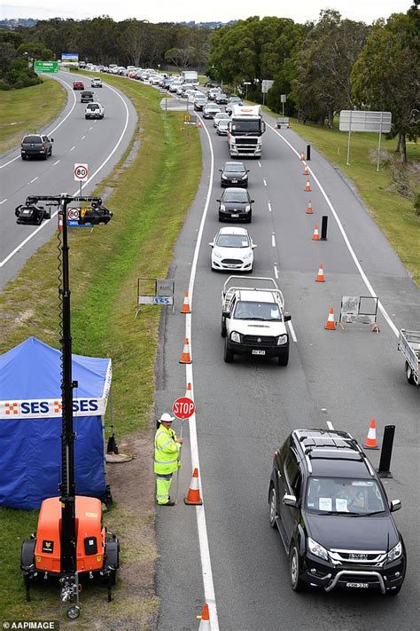 Anyone entering queensland must now also state if they have travelled to victoria in the previous 14 days. Fears of ANOTHER Queensland border breach after man 'lied ...