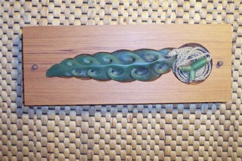 Weirdkaewy huruhuru • 1 พิน. Huruhuru, New Zealand greenstone pendant in bamboo box ...