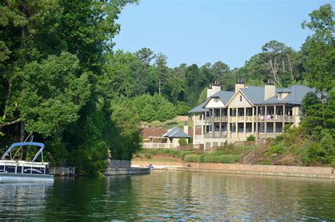 Renting a boat can be a wonderful way to discover lake martin. Amenities of Lake Martin House Rentals at Bolton Cove ...