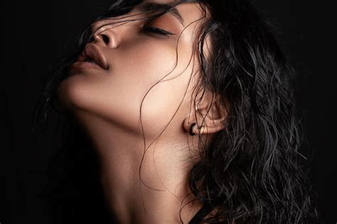 How do you air dry your hair without frizz? How To Dry Wavy Hair Naturally Without Frizz? — Haircare Club