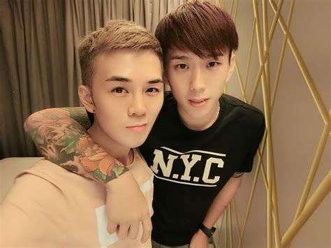 Karena seperti yang kalian tau, foto anak kecil viral saat ini sedang kalian akan mendapatkan foto profil viral di dalam folder. Gay Malaysian Couple Goes Viral After Sharing Sweet Wedding Proposal Video - WORLD OF BUZZ