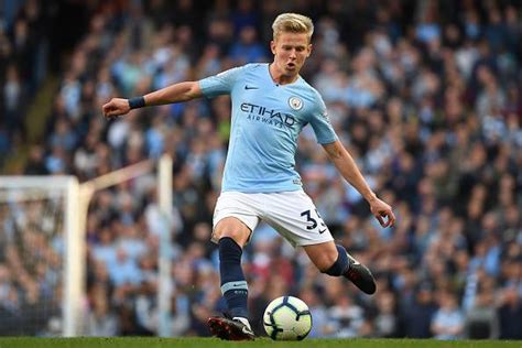 Joining manchester city and initially the city football group from russian side fc ufa back in 2016, oleksandr zinchenko was a natural central midfielder, however pep guardiola preferred to play. Zinchenko, l'agente lo vuole portare al Napoli: "Sarebbe ...