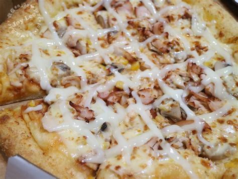 Manage your video collection and share your thoughts. 【美食】團聚時刻就是要一起歡樂吃達美樂巧達滋心大披薩(還有專屬優惠碼快來拿喔) | 我是Joy我在enjoy