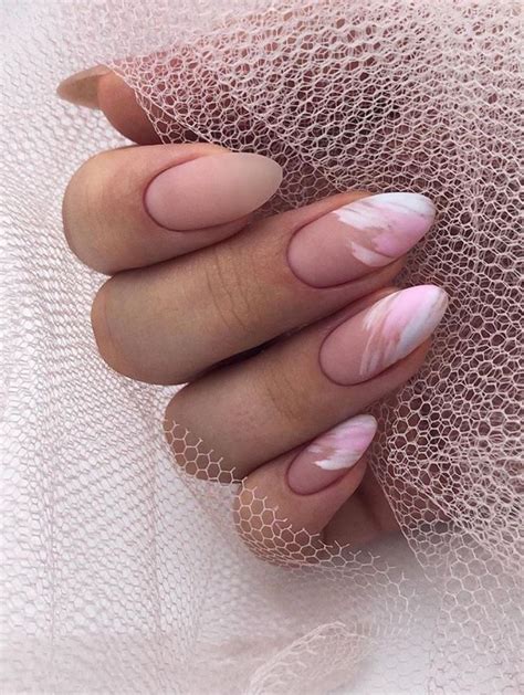 Stunning almond shape nail design ideas the french manicure is a classic and looks excellent on almond shaped nails. 36 erstaunliche natürliche kurze Mandelnägel Design für ...