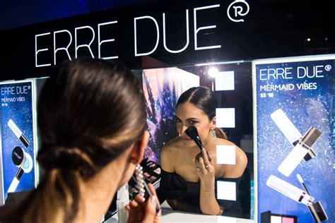 Περνούσα πολύ άσχημα με τις υπόλοιπες διαγωνιζόμενες στα καλλιστεία, είχε ξεσπάσει πόλεμος εναντίον μου. Βρήκαμε τι ήταν το μακιγιάζ των μοντέλων στο show του ...