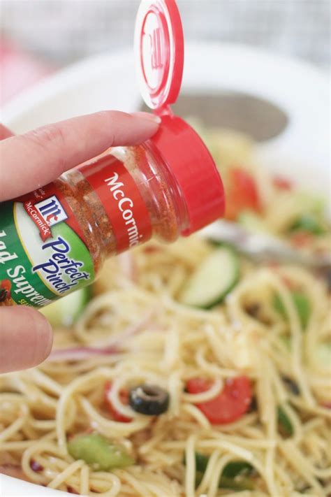 This creamy spaghetti pasta salad is so full of veggies and flavors, you'll bring it to every potluck. Summer spaghetti salad | Recipe | Spaghetti salad, Salad ...