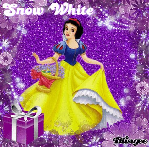 Πρωταγωνίστρια σε αυτή την ιστορία δεν είναι άλλη από την κόρη της, που έχει αναλάβει έναν πολύ δύσκολο ρόλο. Merry Christmas from Snow White Picture #119265478 ...
