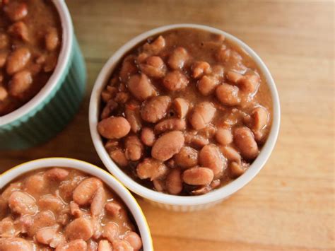 Cook the ground beef and chopped onion in a large pan over medium heat. Recipe: Perfect Pinto Beans with Hamburger Meat - Easy ...