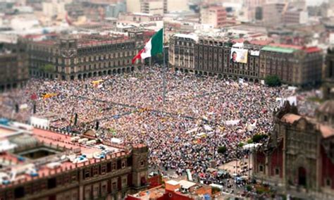 Luis mandoki studied fine art long before he decided to become a film director. COYUNTURA: México - A un año de las elecciones del 2006 ...