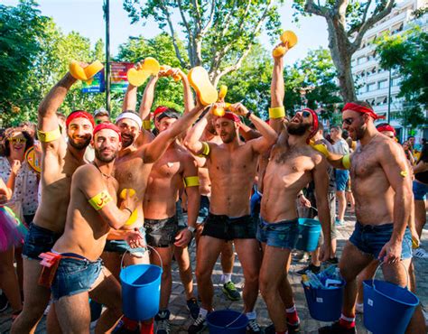 El joven ha confirmado a el español que fue él quien exhibió sus partes íntimas en la manifestación del día del orgullo gay a modo de protesta. Las fotos del Orgullo Gay Madrid 2016 | CromosomaX