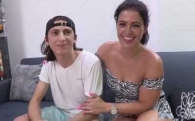 Anuncios casadas infieles, anuncios gratis casadas infieles, más de mil anuncios sobre casadas infieles gratis. Española muy madura y salida se folla a un jovencito al ...