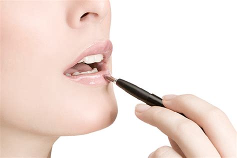 Oleskan pada bibir anda dan tunggu sampai 15 menit. Merawat Bibir Hitam | Women Online Magazine