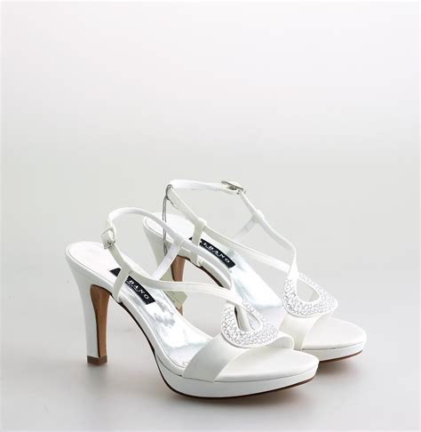 Elengaza e sobrietà con le calzature moreschi. Scarpe da Sposa: 4 consigli per sceglierle comode ed eleganti