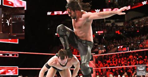 Seth rollins is known for his masculine look with long hair and dark brown eyes. La WWE cambia el nombre del finisher de Seth Rollins de ...