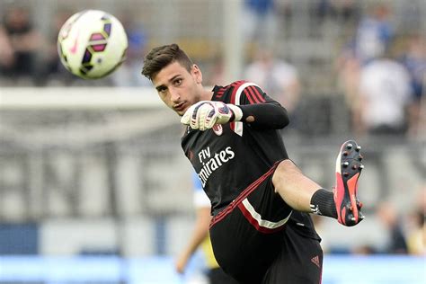 Gianluigi gigio donnarumma is a italian professional footballer who plays as a goalkeeper for the italy national group and serie a team milan.he. Tuttosport: How Napoli's Donnarumma snub became Milan's ...