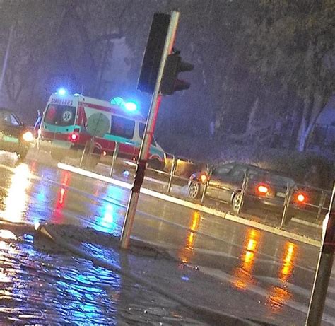 Młoda dziewczyna wpadła pod autobus na ulicy mickiewicza. Katowice: Śmiertelne potrącenie na pasach przy AWF ...