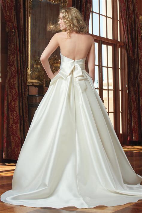 Dresses £495 or less & 20% off all new orders. Watters Silvia Sample Wedding Dress - Stillwhite