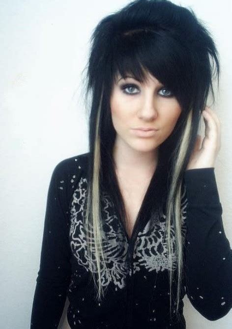 Emo girl hair is all about contrasts between dark and light, innocent and mischievous. Emo Hairstyles for Girls - Latest Popular Emo Girls ...