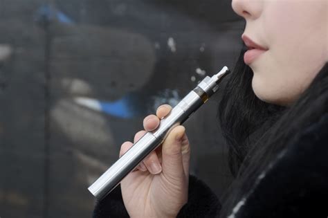 E-cigarette ads reach millions of children and teens - CBS News
