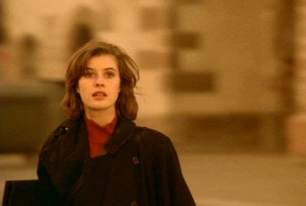 The double life is the enigmatic story of doppelgängers: Irene Jacob em A dupla vida de Veronique. Superb! | Cinema ...