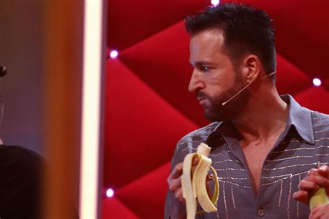 He was muttering (away) to himself. Michael Wendler: Mutter packt über Penis-Bild aus ...