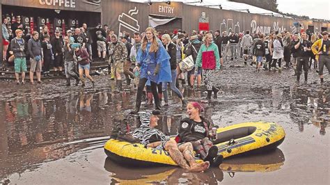 The festival and its guests are generally associated with the alternative part of mainstream music. „Hurricane"-Festival: Ausgelassene Stimmung trotz ...