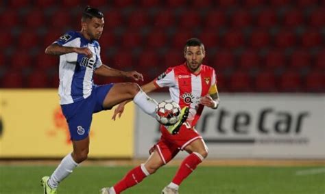 Jesús tecatito corona scores two on his debut for fc porto (img.fifa.com). Porto de 'Tecatito' Corona empató contra el último lugar ...