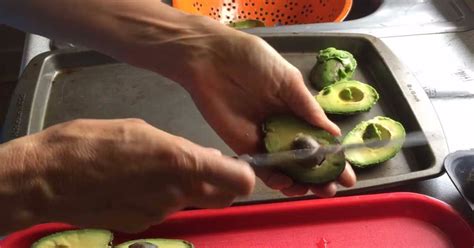 Ever wondered how to freeze avocado? You're doing it all wrong. Here are the best 4 ways to ...