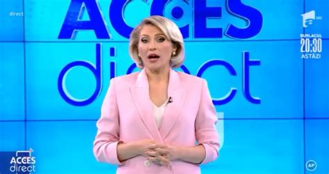 Vidéo publiée le jour 23.04.2021. Une femme nue tente d'agresser une journaliste en direct à ...