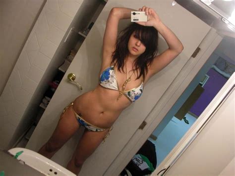 With these 5 black hair color ideas, you can transform the look of your hair. ᐅ Black Haired Emo Girl Selfshots