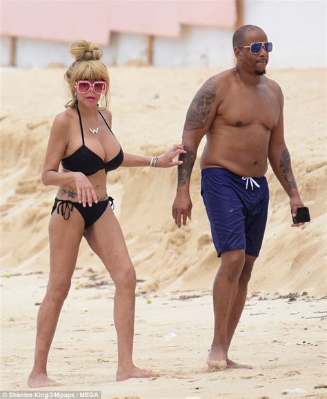 Enjoy our hd porno videos on any device of your choosing! Wendy Williams Shows Off Her Slim Figure As She Hits The ...