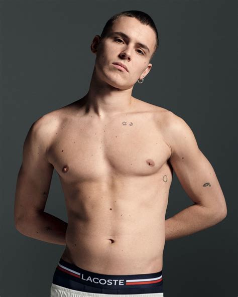 Stream aron piper , a playlist by user965669717 from desktop or your mobile device. La foto de Arón Piper sin camiseta que está revolucionando ...