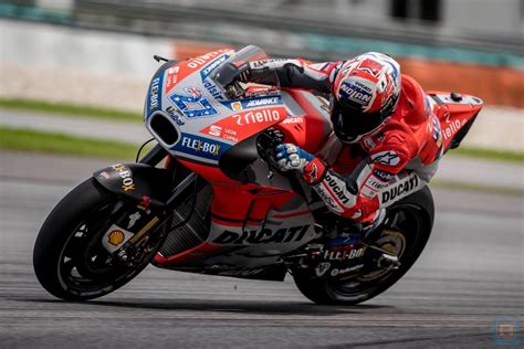 First on the throttle, last on the brakes 🏁 linktr.ee/motogpofficial. MotoGP test Sepang: Casey Stoner nog steeds bloedsnel