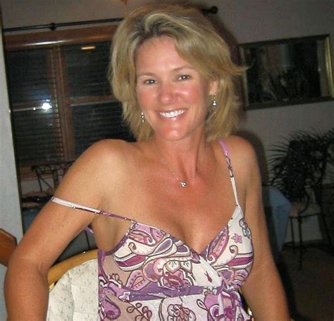 Specifically targeting the singles of over 40,50,60 and 70 you'll find high level of support and guidance throughout your dating journey. Mature cougar personals - XXX Sex Photos