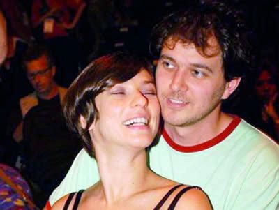 Rebelde way é uma série de televisão juvenil portuguesa da sic, estreada em 25 de agosto de 2008 e que teve o seu final em 16 de julho de 2009. Maria Paula não está mais casada com o músico João Suplicy ...