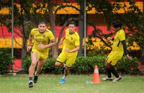 El duelo entre ambos conjuntos tendrá jugar en el estadio banco de guayaquil desde las 15:00. Barcelona llega hoy a Manta para iniciar sus trabajos de ...