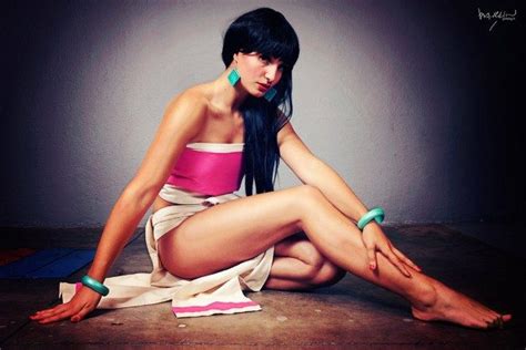Spread toes, hosed feet, wrinkles. Pure Gold! A Chel Cosplay!