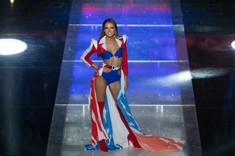 Clémence botino of guadeloupe crowned her successor amandine petit of normandy at the end of the event. 03h11 - Miss Normandie, Amandine Petit, élue Miss France 2021 - DH Les Sports+