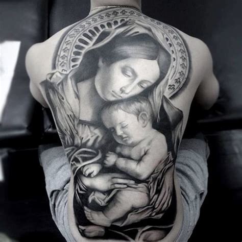 Hình xăm mẹ ôm con ở lưng đẹp của người mẹ tây. Hình Xăm Mẹ Bồng Con Đẹp ️ Tattoo Mẹ Ôm Con Ý Nghĩa