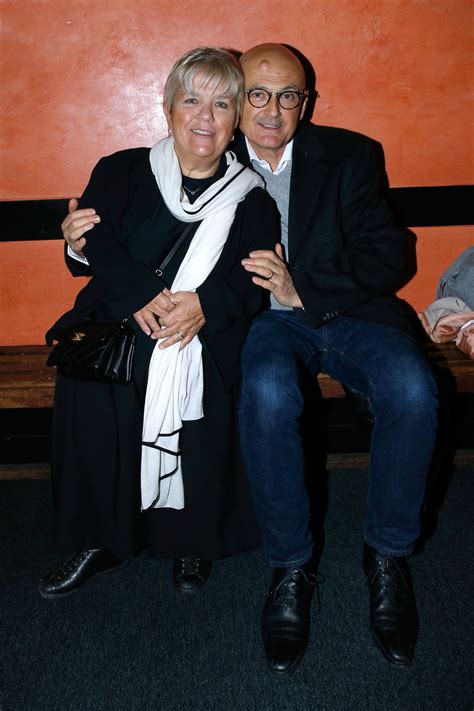 Elle a juste prêtée sa perruque à la limace line renaud pour les obsèques d annie cordy ! Mimie Mathy fait de rares révélations sur sa vie ...